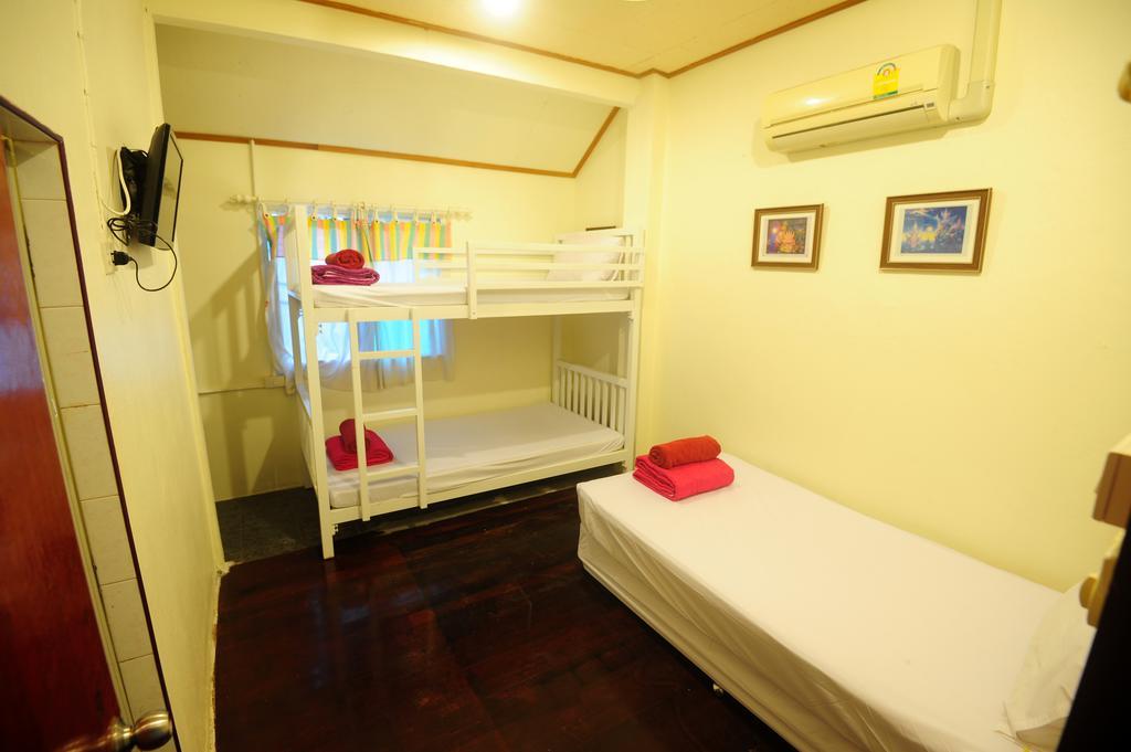 October Hostel Пхипхи Экстерьер фото